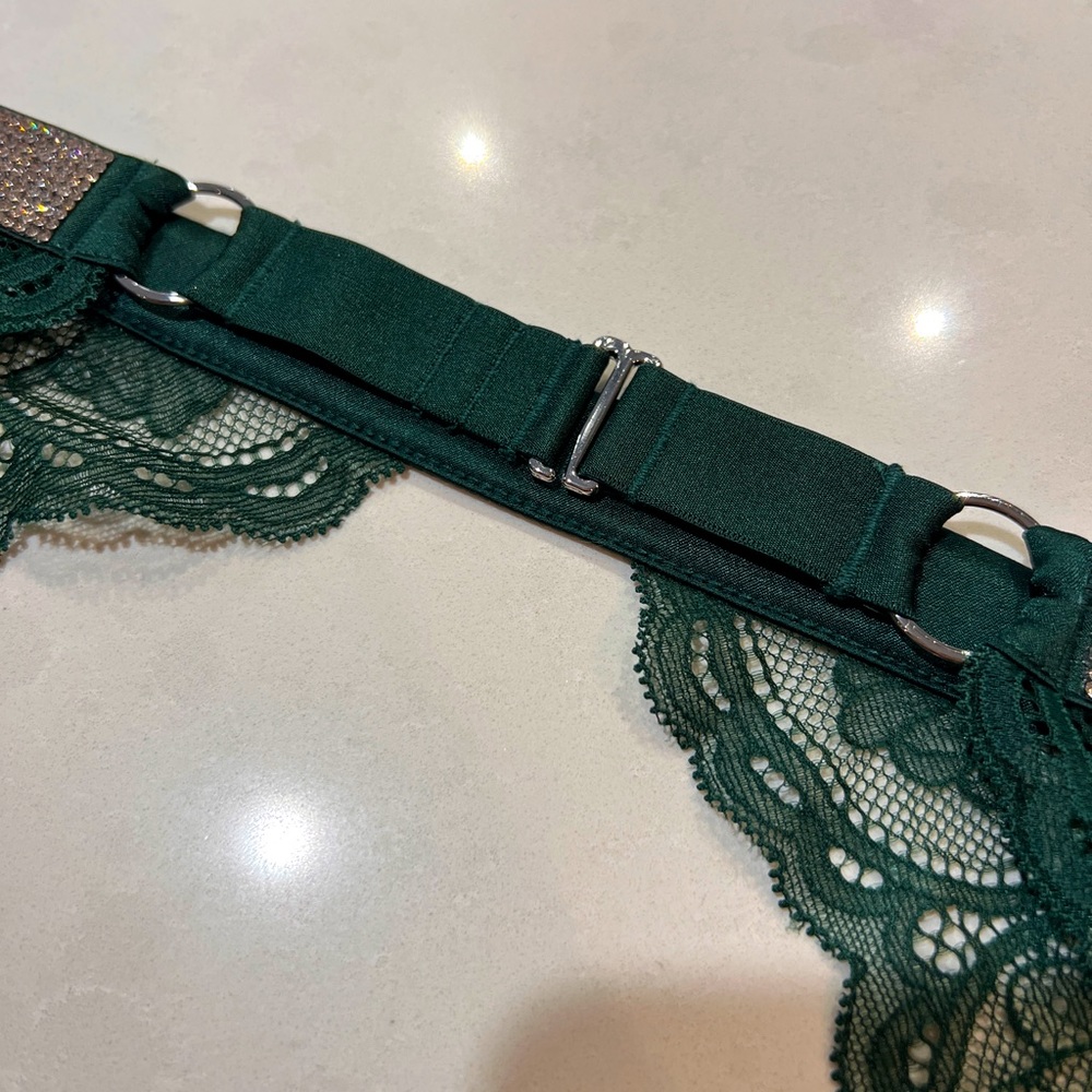 Victoria’s Secret Very Sexy Shine Strap Lace Garter Belt - Picture 5 of 10
